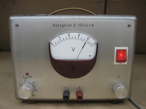 Laboratory power supply